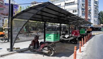 Bornova'da kuryeler ve vatandaşlar için gölgelik uygulaması