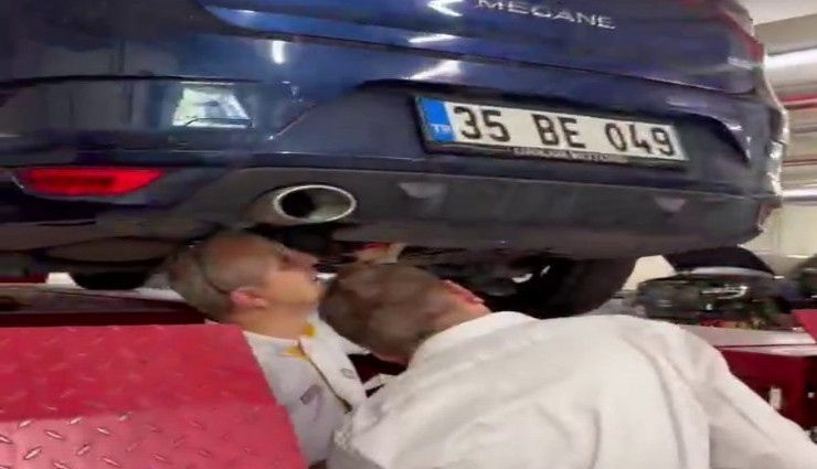 Bornova'da yavru kedi aracın motorundan çıktı