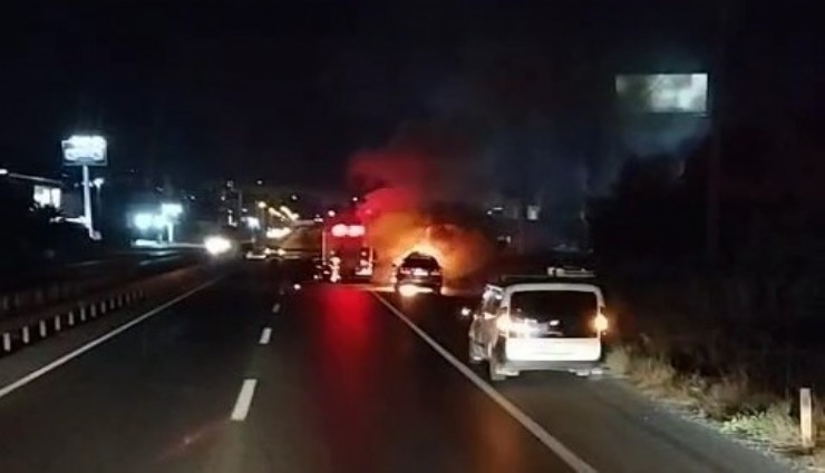 Bursa'da lüks otomobil alevler içinde kaldı
