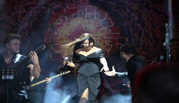 Demirci Kurtuluş Festivali'nde Zara rüzgarı