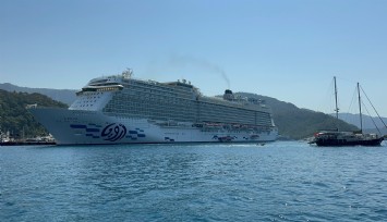 Dev kruvaziyer, Marmaris'e 3 bin 700 turist getirdi