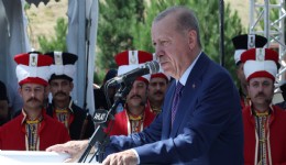Erdoğan Ahlat’tan mesaj verdi: Terörden nemalanan fırsatçılar kaybolacak