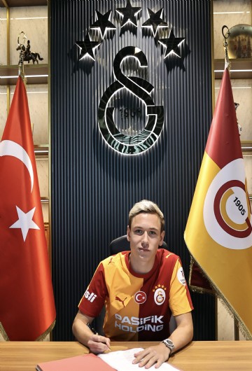 Galatasaray, Aleksey Batrakov ile 5 yıllık sözleşme imzaladı