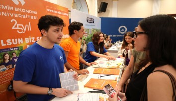 İEÜ'de gençlere tercih ve kariyer tavsiyeleri: 'Sadece maaşa göre bölüm seçmeyin'