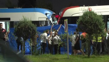 İstanbul'da iki tramvay kafa kafaya çarpıştı