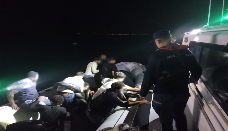 İzmir'de düzensiz göçmen operasyonu: Sahil Güvenlik ekipleri kurtardı