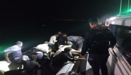 İzmir'de düzensiz göçmen operasyonu: Sahil Güvenlik ekipleri kurtardı