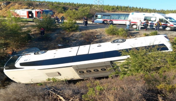İzmir’de feci kaza: Otobüs ve otomobil şarampole yuvarlandı