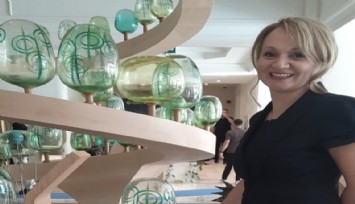 İzmirli sanatçı Ayşegül Akçay Uçak’a sıfır atık sanat yarışmasında birincilik