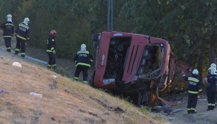 Macaristan'da facia: Polonyalı turistleri taşıyan otobüs şarampole yuvarlandı, 12 ölü