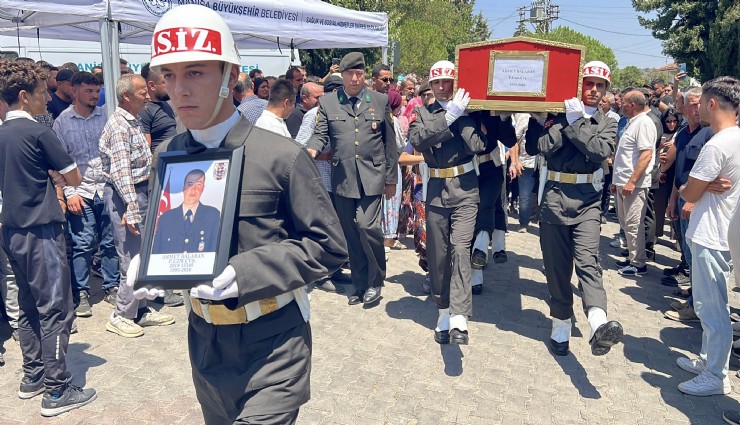 Manisa'da uzman çavuş gözyaşlarıyla toprağa verildi