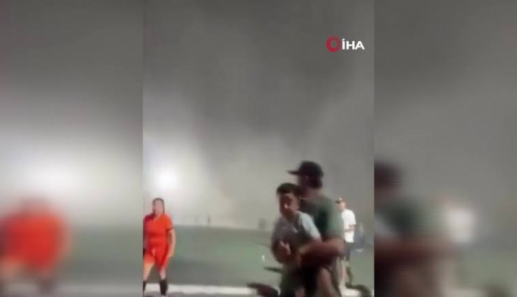 Meksika'da fırtına stadyumu savaş alanına çevirdi
