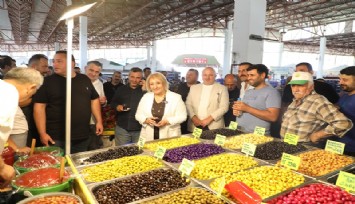 Menderes’te Başkan Vekili Şen’in ilk durağı pazar esnafı oldu