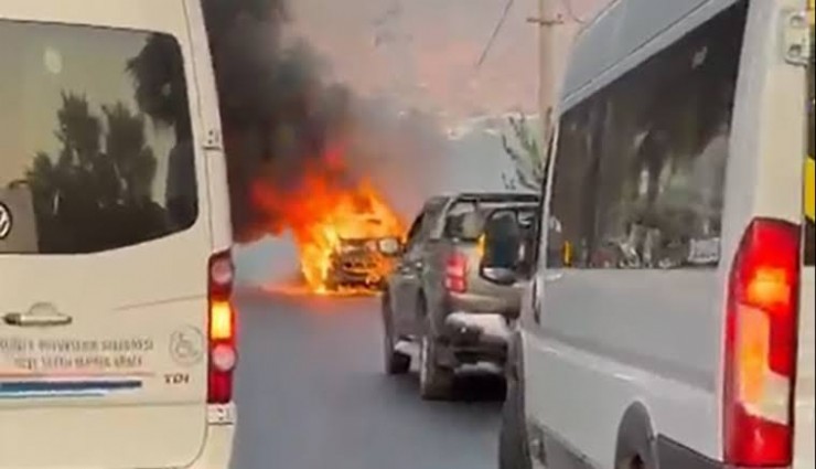 Muğla'da seyir halindeki otomobil alev aldı