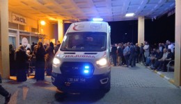 Yanan otomobilde yaralanan 2 çocuk Van’a sevk edildi