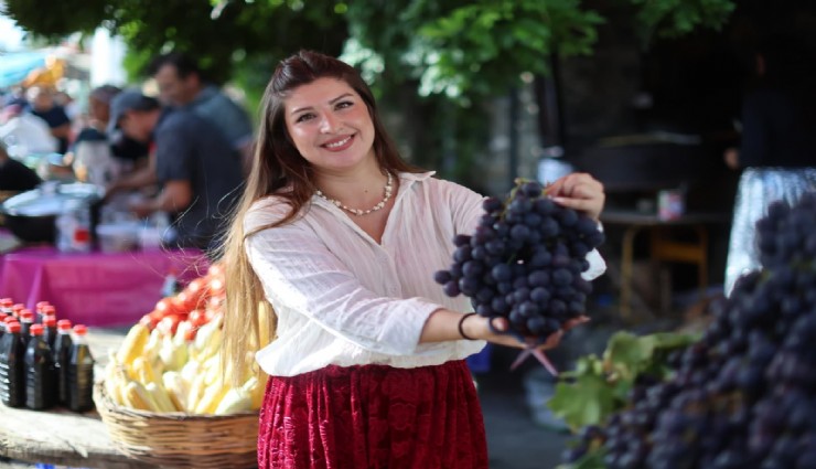 14. Kavacık Üzüm Festivali’ne yoğun ilgi: On binlerce kişi Kavacık’ta buluştu