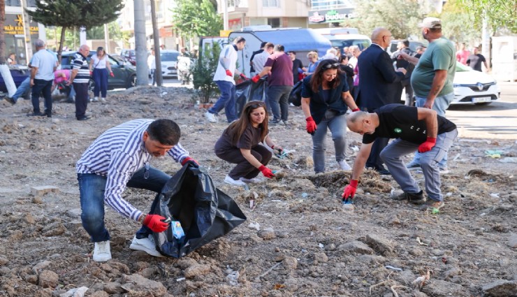 Buca’da Dünya Temizlik Günü’nde sokaklar baştan aşağı temizlendi