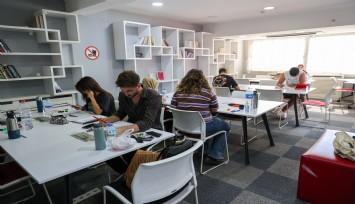Buca'da üniversitelilere ücretsiz destek: Gençlik merkezleri yeni döneme hazır