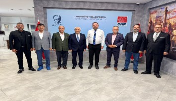 CHP İzmir’de eski il başkanlarıyla saha buluşması