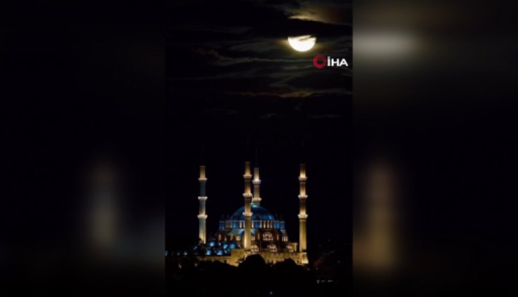Edirne’de Selimiye Camii ve dolunay aynı karede