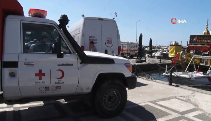 Gemi kazasında aranan personelin yakınları Silivri sahiline geldi