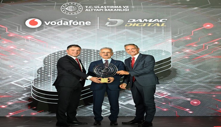 İzmir'de 100 milyonluk yeni yatırım: İzmir Veri Merkezi hizmete açıldı