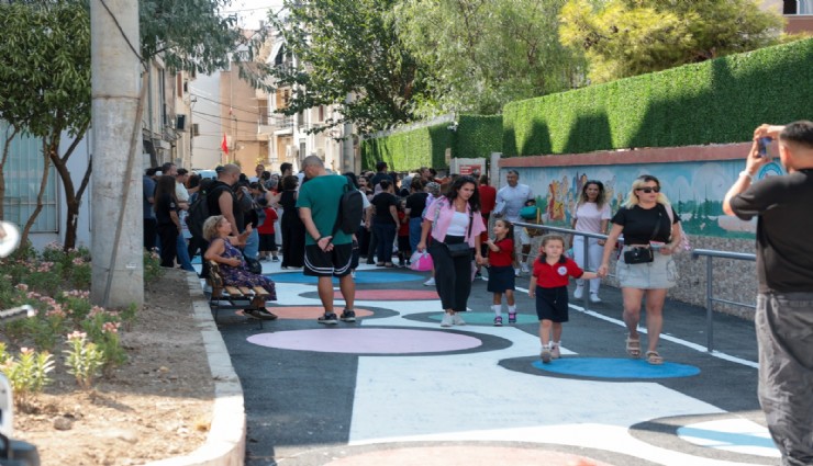 Konak’ta öğrenciler yeni eğitim yılına renkli yolla başladı