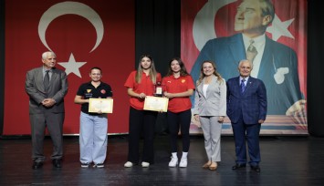 Konak’ta vefa gecesi: Spora emek veren 41 kişiye ödül