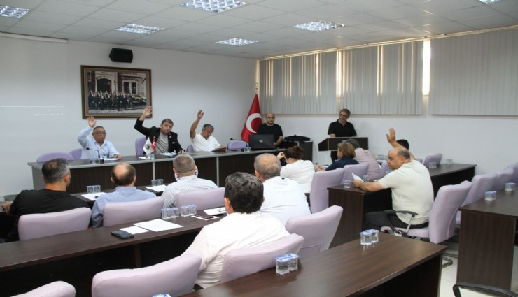 Kula’da spor salonu projesi meclisi karıştırdı