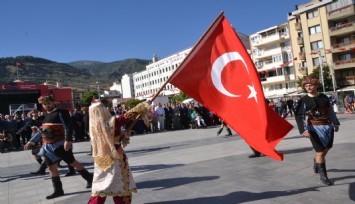 Manisa’da kurtuluşun 104. yılına coşkulu kutlama
