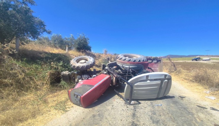 Manisa'da traktör devrildi: 3 kişi yaralandı