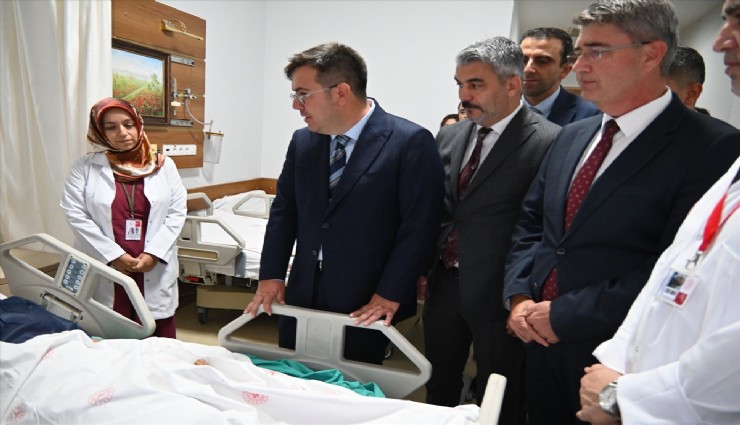 Manisa’daki saldırıda yaralanan öğrencilere Bakan Yardımcısı Tuncay’dan ziyaret