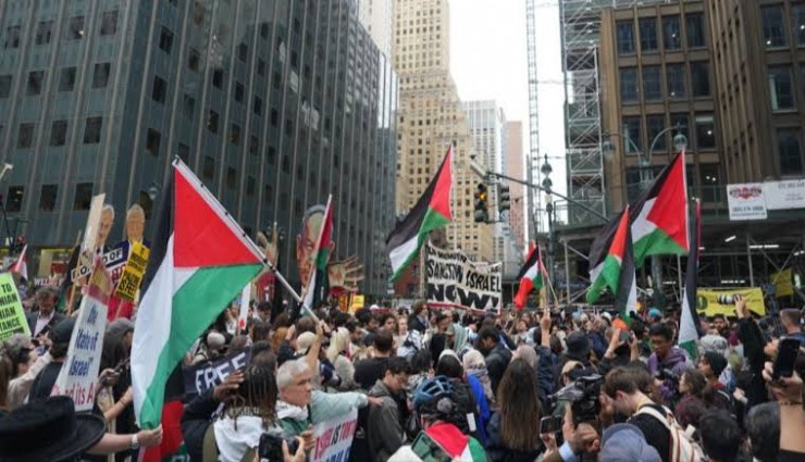 New York’ta Netanyahu protestosu: Binlerce kişi Özgür Filistin sloganlarıyla yürüdü