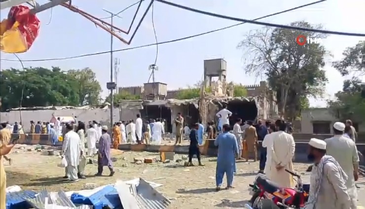 Pakistan'da camide intihar saldırısı: 15 can kaybı, 50'den fazla yaralı