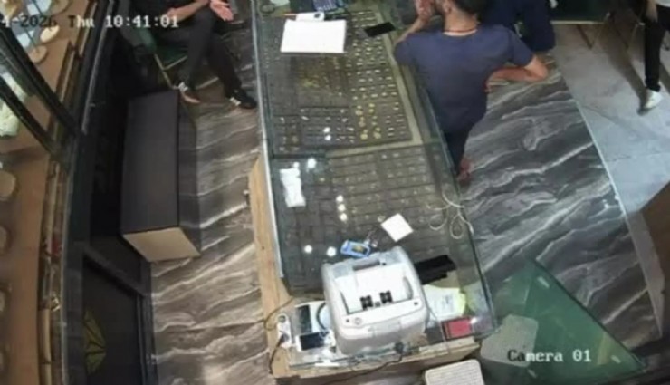 Şanlıurfa’da kuyumcuda deprem paniği kameraya böyle yansıdı