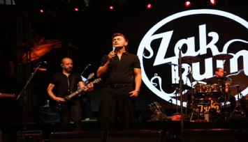 Sarıgöl’de 104. yıl kutlamaları Zakkum konseriyle şenlendi