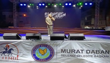 Selendi’de festival coşkusu: Başkan Daban’a sahnede sürpriz doğum günü