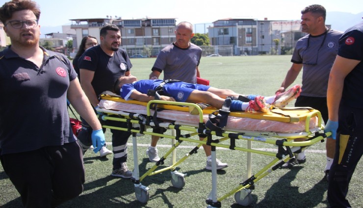 U14 maçında korku dolu anlar: 13 yaşındaki futbolcunun hayatını ilk yardım görevlisi kurtardı