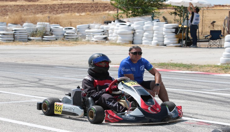 Uşak’ta karting heyecanı: 45 sporcu piste çıktı
