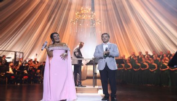 Zeki Müren'in vasiyeti salonda yankılandı: Sanat Güneşi böyle anıldı